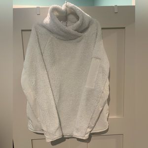 Fuzzy sweater with 3 pockets